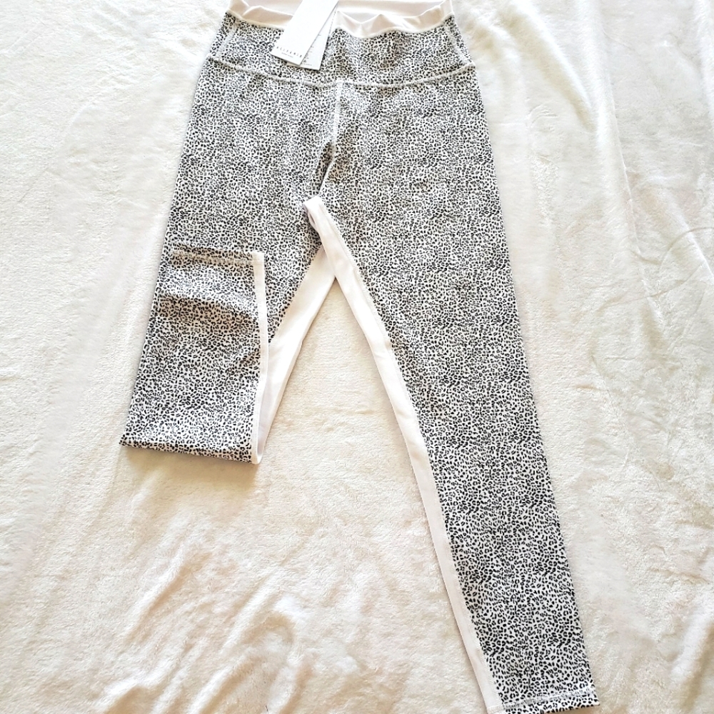 ALLFENIX Micro Cheetah High Waisted 7/8 Leggings--NWT--L